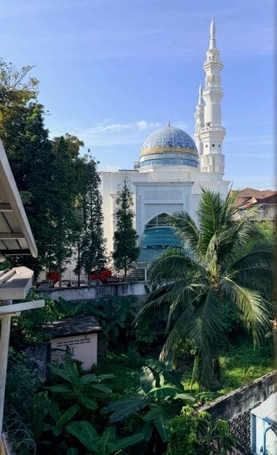 Neighborhood mosque en route to Exchange TRX