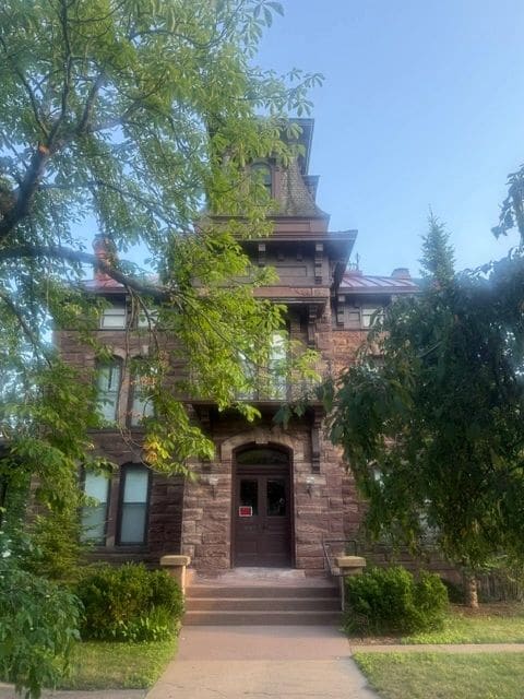 Neat homes in surrounding neighborhoods.