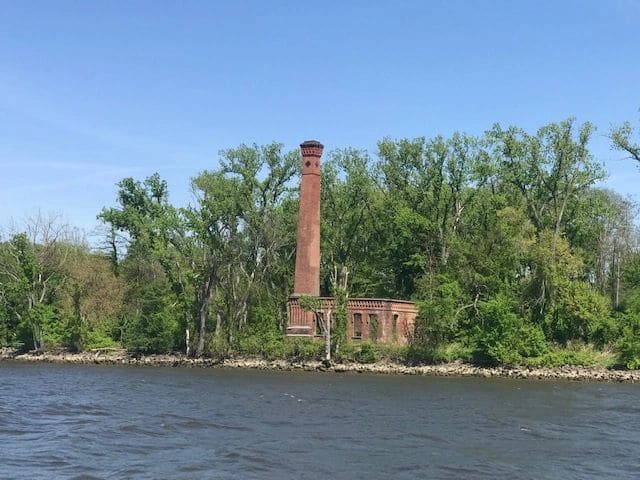 On the Hudson River, heading to Town of Waterford free wall