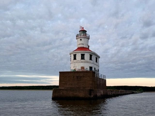 Leaving Barker's Island for the Apostle Islands -- this is the GREEN marker!
